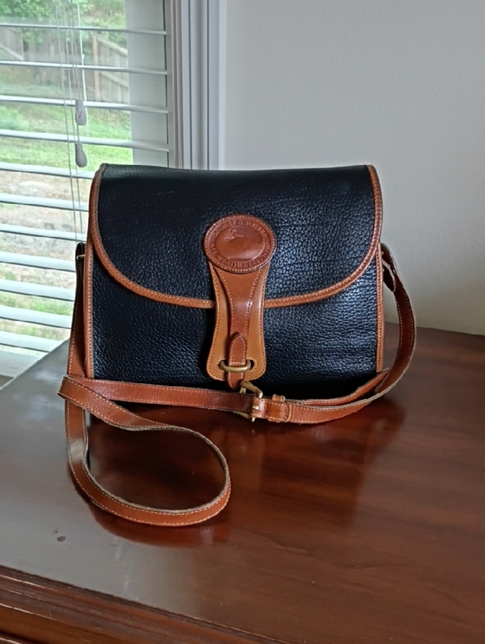 Dooney & Bourke 1993 AWL Essex Black/British Tan Bag
